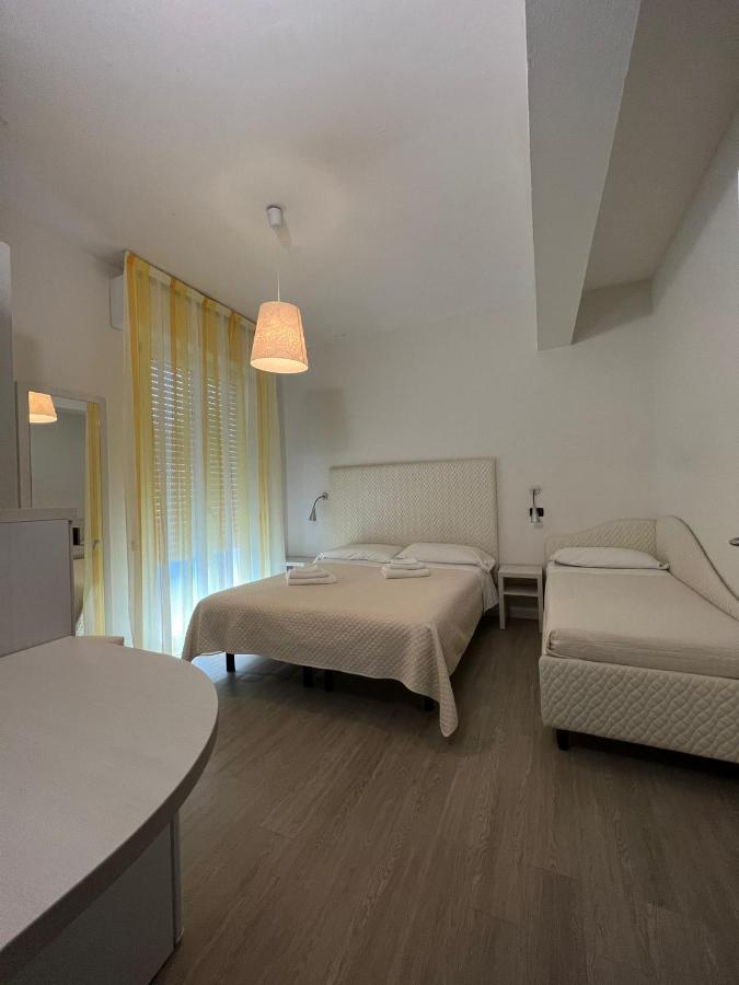 Hotel Leonardo Cesenatico Exterior photo